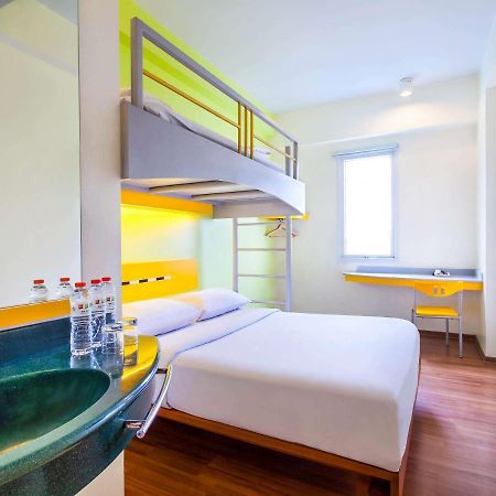 Ibis Budget Jakarta Cikini מראה חיצוני תמונה