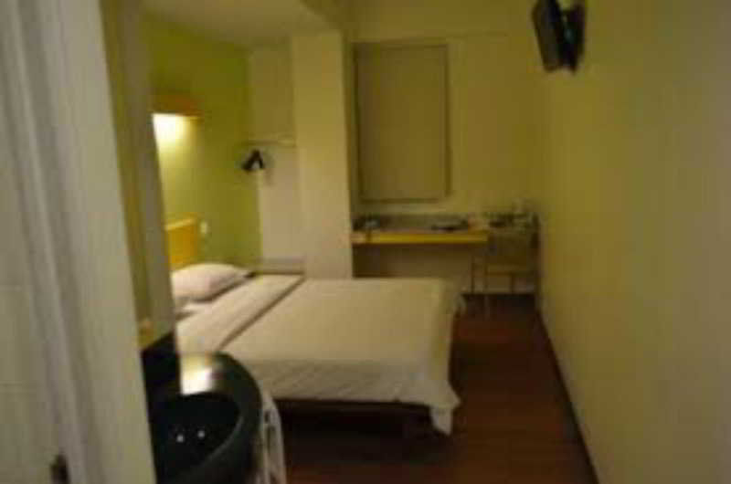Ibis Budget Jakarta Cikini מראה חיצוני תמונה