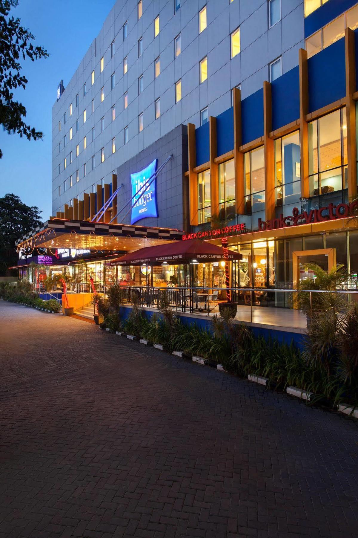 Ibis Budget Jakarta Cikini מראה חיצוני תמונה