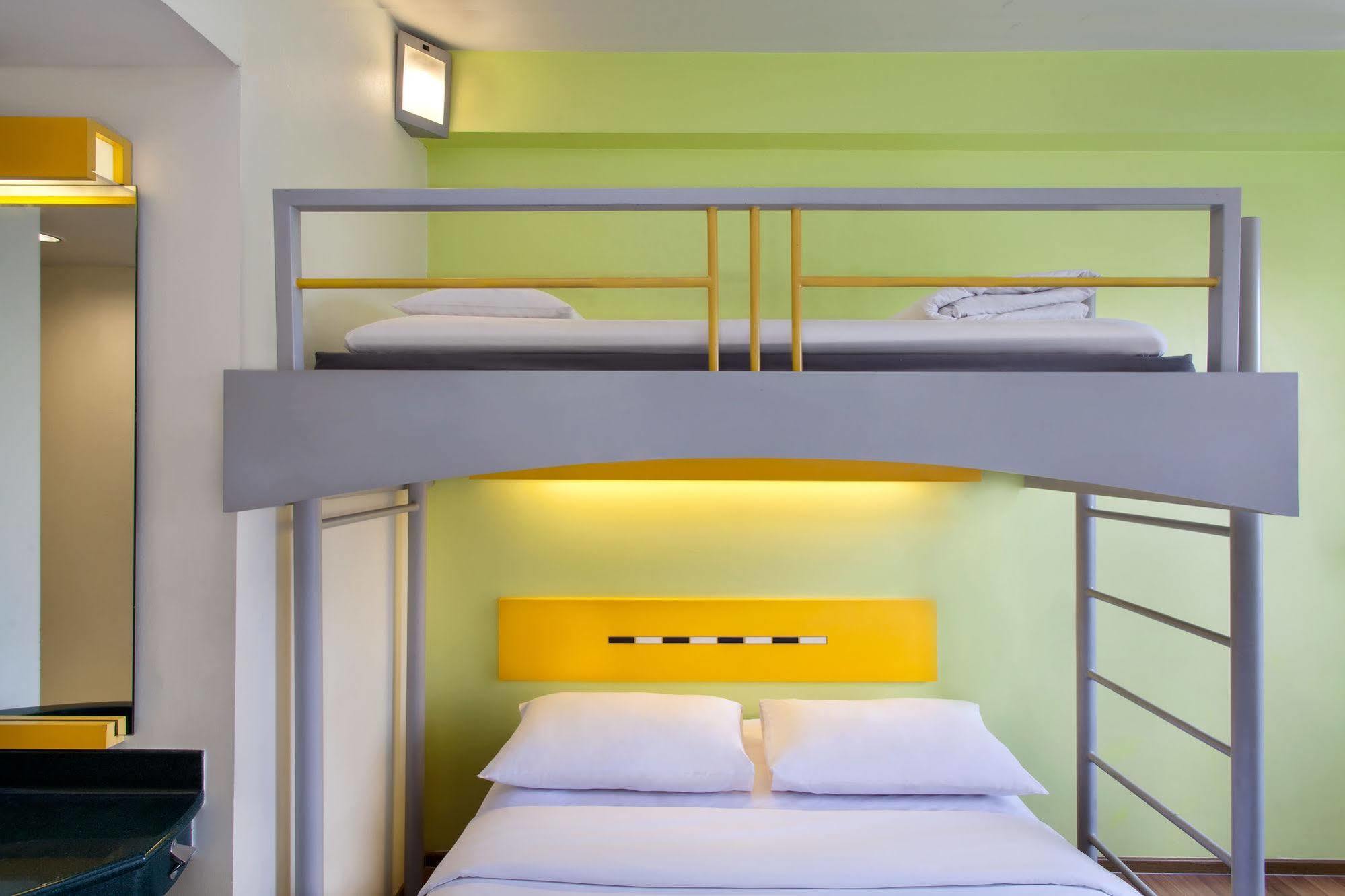 Ibis Budget Jakarta Cikini מראה חיצוני תמונה