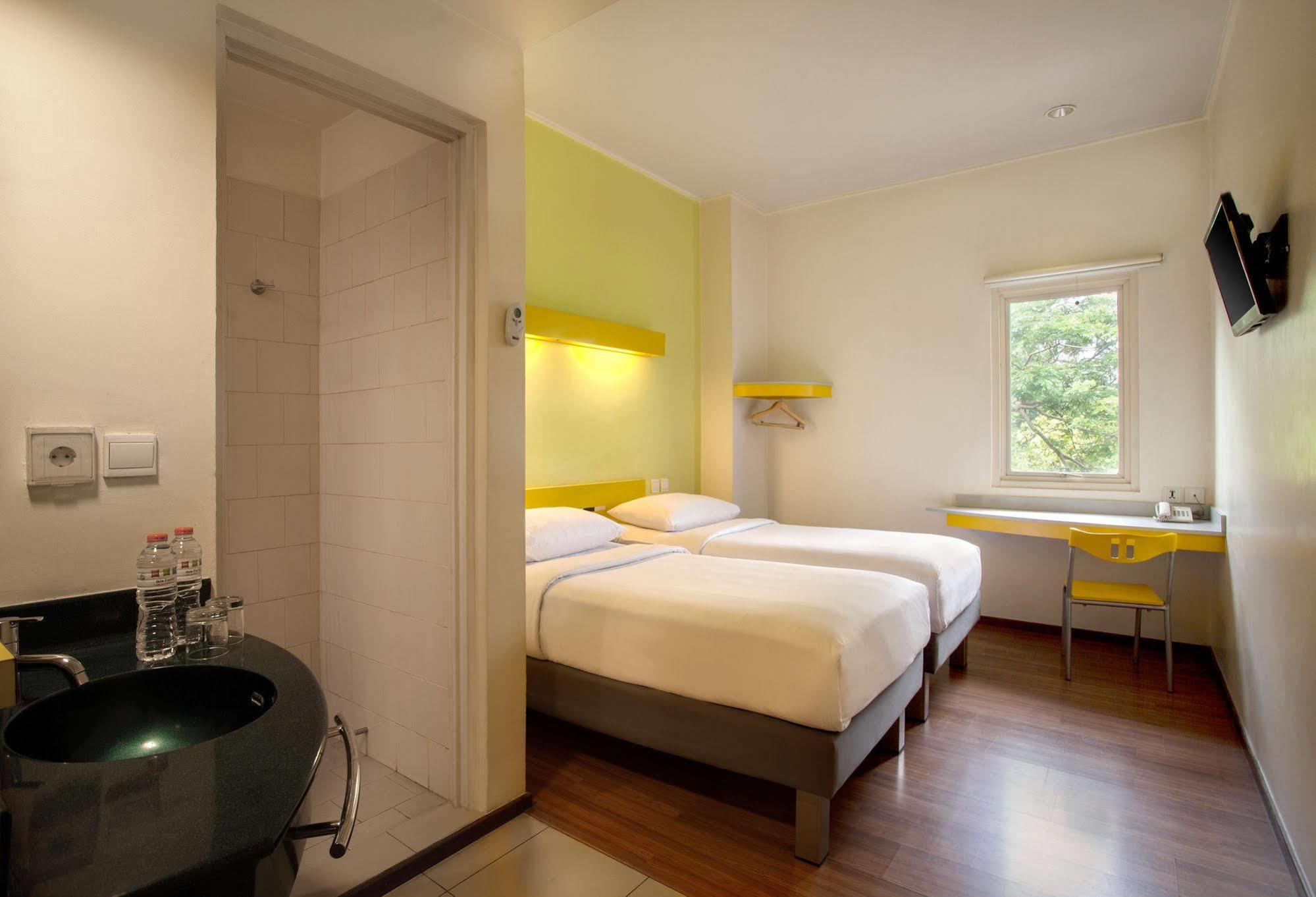 Ibis Budget Jakarta Cikini מראה חיצוני תמונה