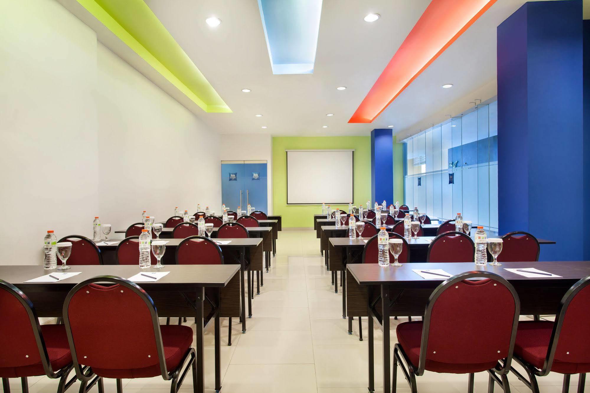 Ibis Budget Jakarta Cikini מראה חיצוני תמונה