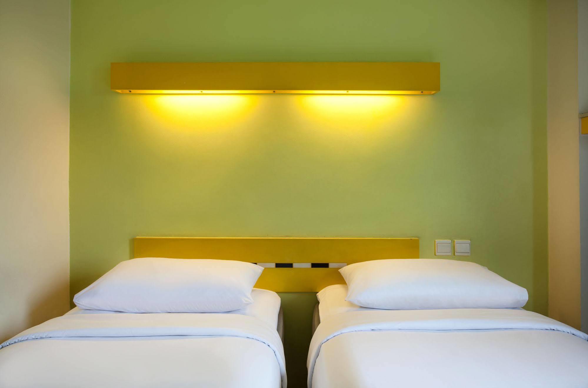 Ibis Budget Jakarta Cikini מראה חיצוני תמונה